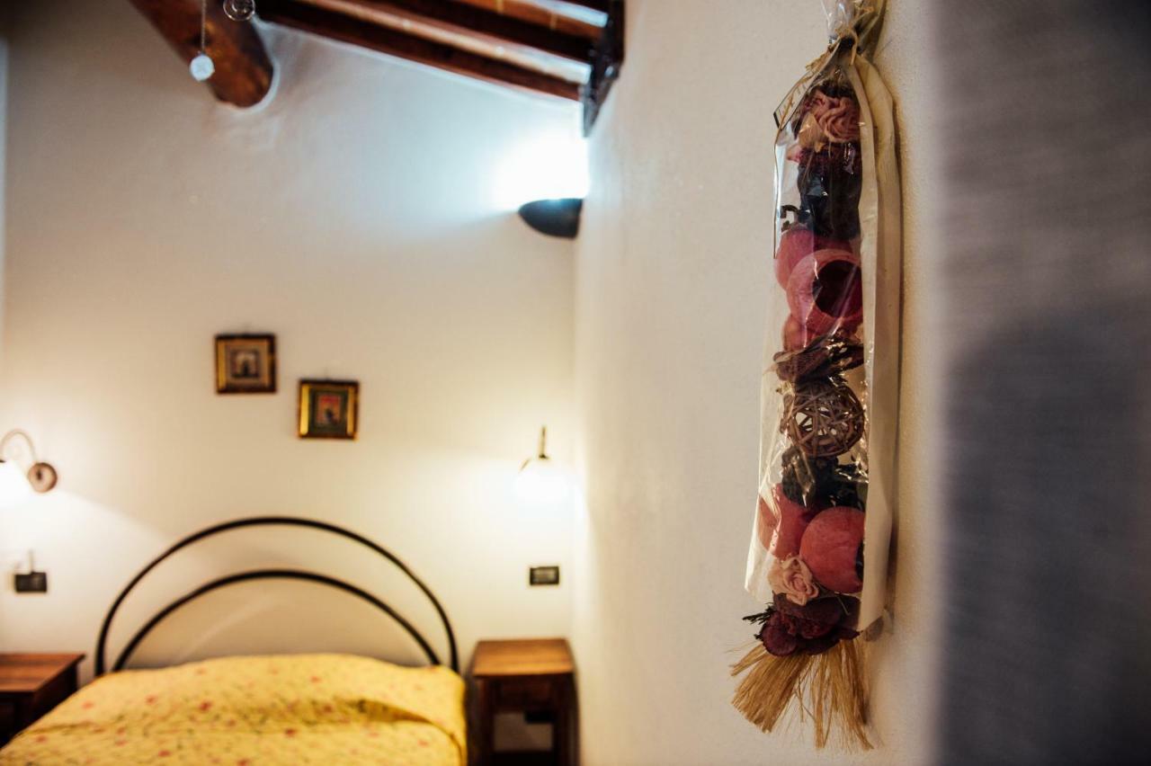 Agriturismo Il Noce 卡斯蒂戈隆·多尔希亚 外观 照片
